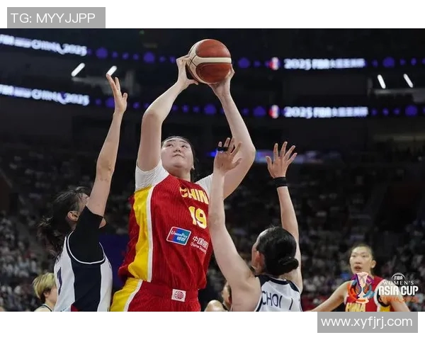 中国女篮双塔并肩作战张子宇韩旭展现女篮新风采